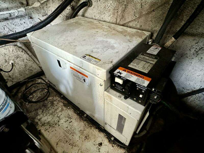 2004 Rinker 342 Fiesta Vee