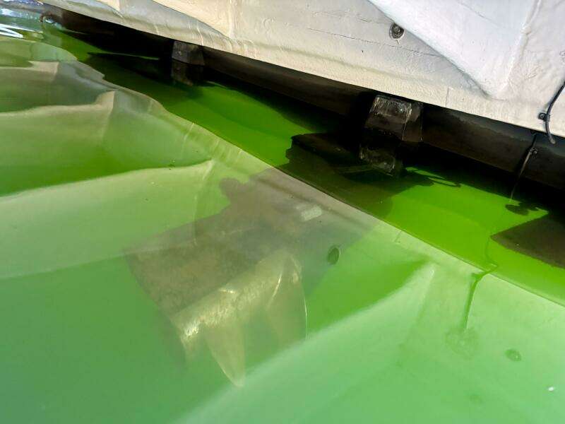 2004 Rinker 342 Fiesta Vee