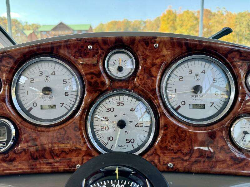 2004 Rinker 342 Fiesta Vee