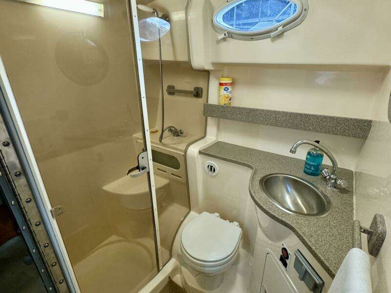 2004 Rinker 342 Fiesta Vee