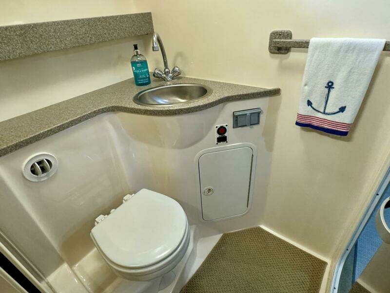 2004 Rinker 342 Fiesta Vee