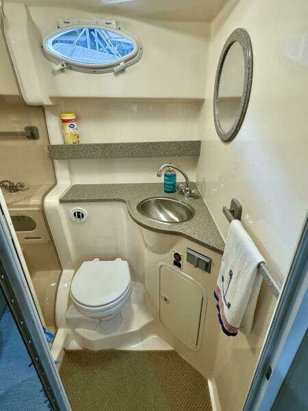 2004 Rinker 342 Fiesta Vee