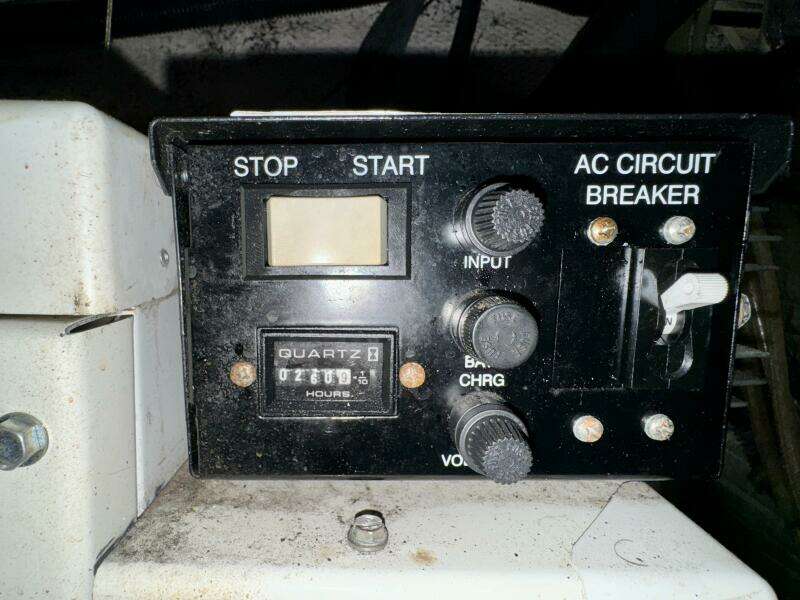 2004 Rinker 342 Fiesta Vee