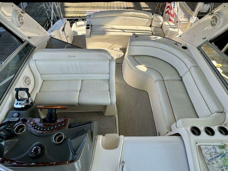 2004 Rinker 342 Fiesta Vee