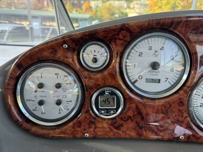 2004 Rinker 342 Fiesta Vee