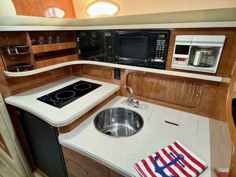 2004 Rinker 342 Fiesta Vee