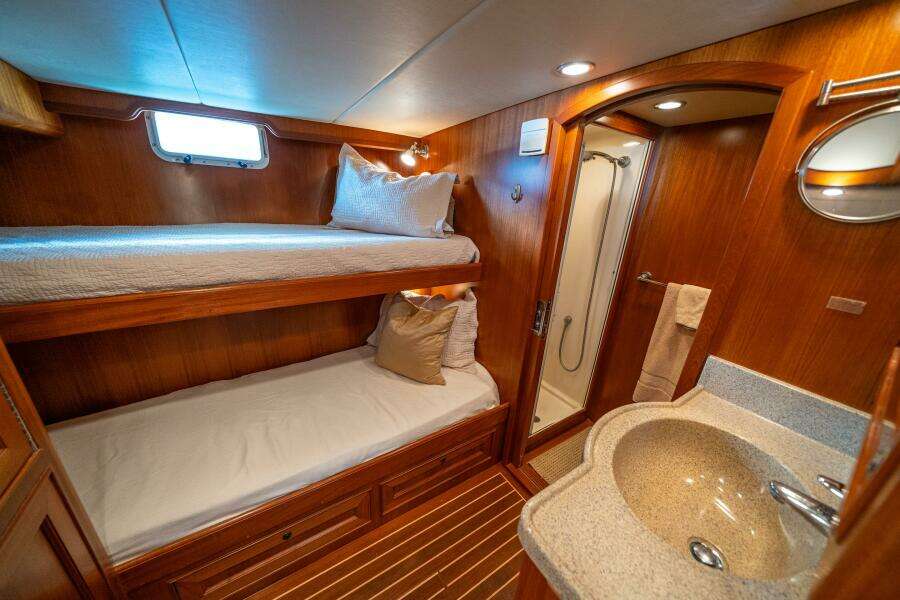 2006 Offshore Yachts 72 Pilothouse