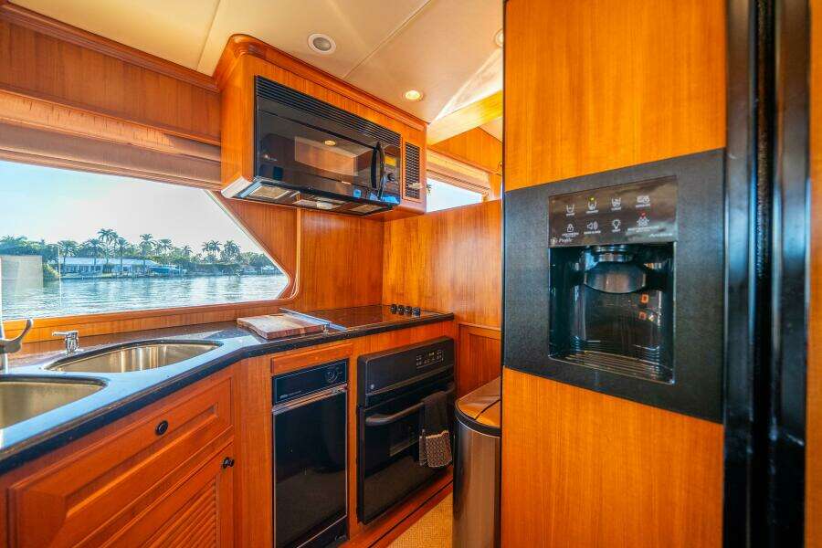 2006 Offshore Yachts 72 Pilothouse