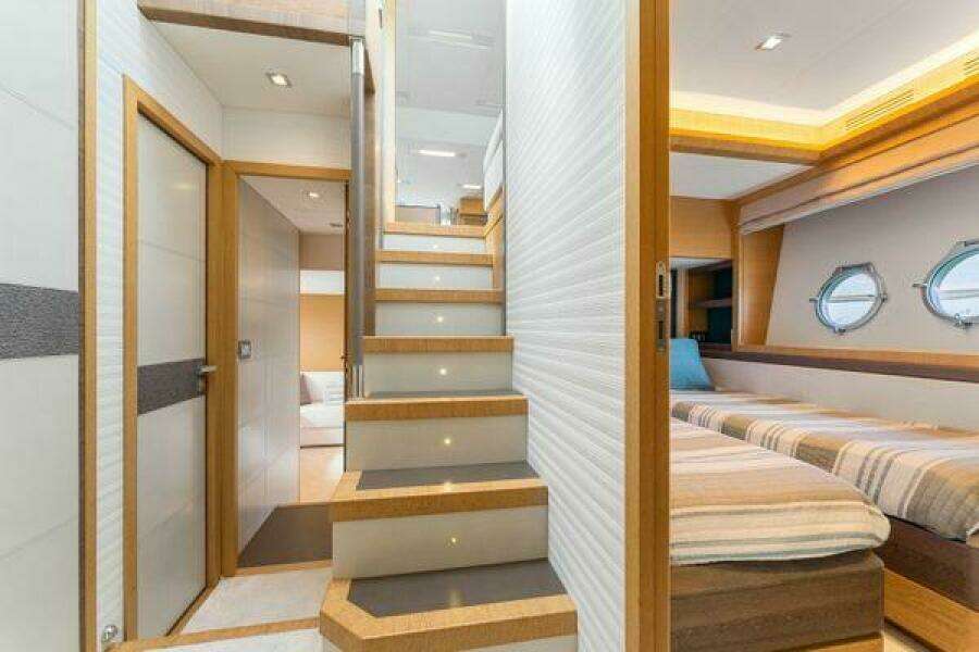 2018 Monte Carlo Yachts MCY 70