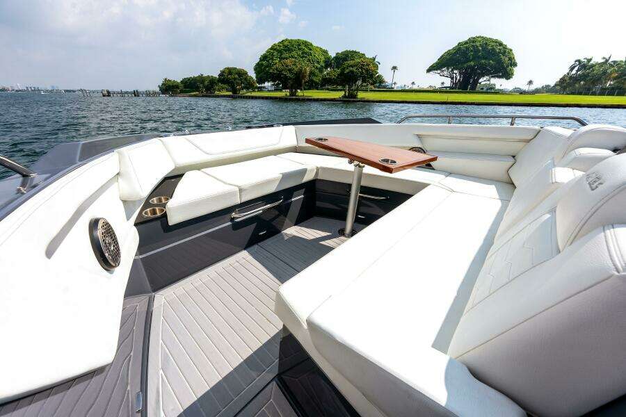 2023 Cruisers Yachts 42 GLS OB