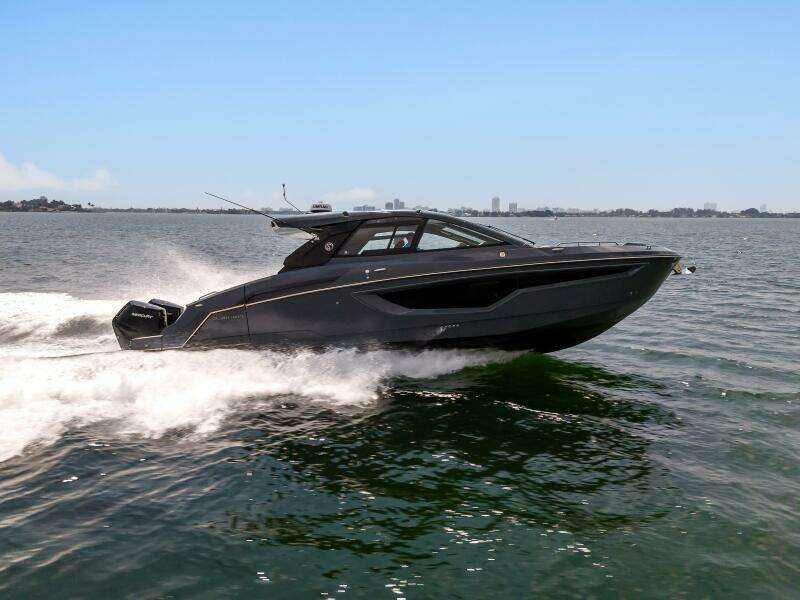 2023 Cruisers Yachts 42 GLS OB
