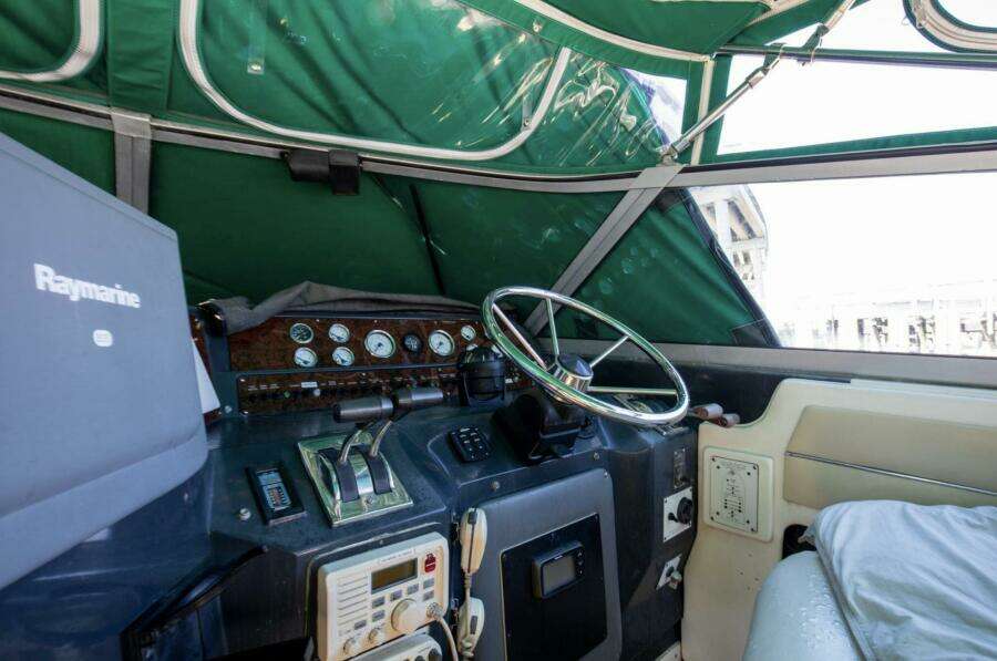 1990 Sea Ray 420 Sundancer