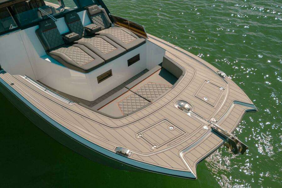2025 Sedna 370 Cabin