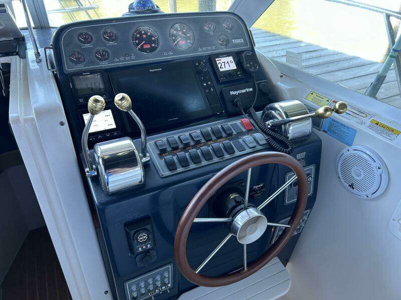 2003 Tiara Yachts 2900 Coronet Tide Over