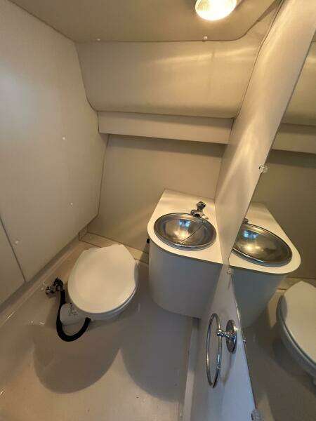 2003 Tiara Yachts 2900 Coronet Tide Over