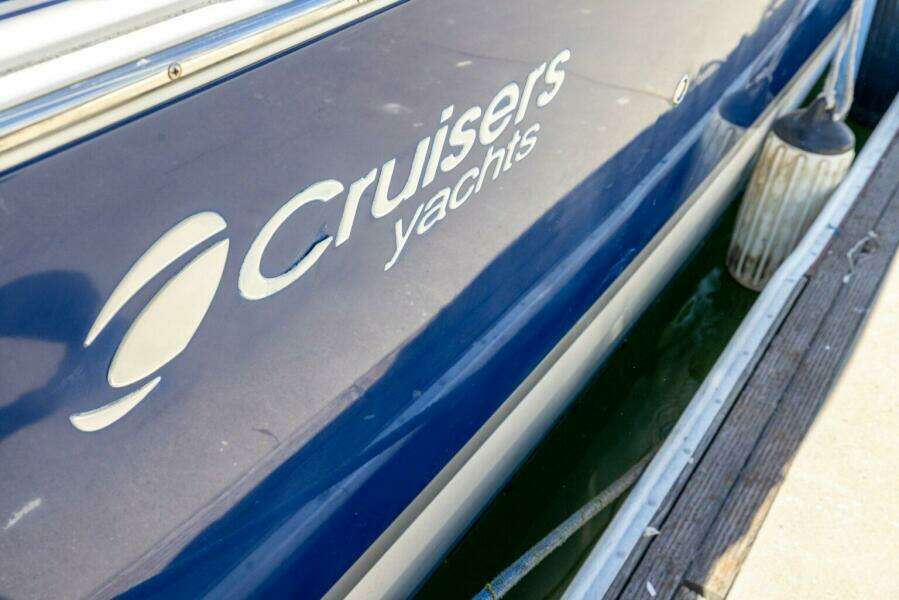 2006 Cruisers Yachts 370 Express
