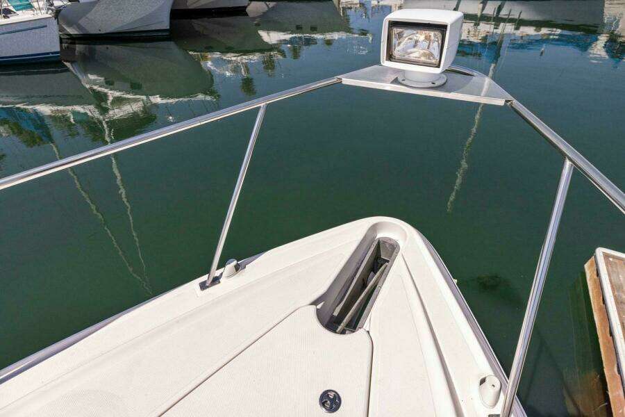 2006 Cruisers Yachts 370 Express