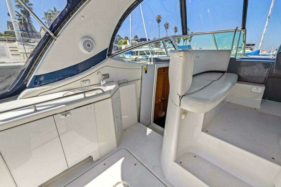 2006 Cruisers Yachts 370 Express