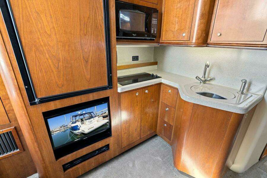 2006 Cruisers Yachts 370 Express