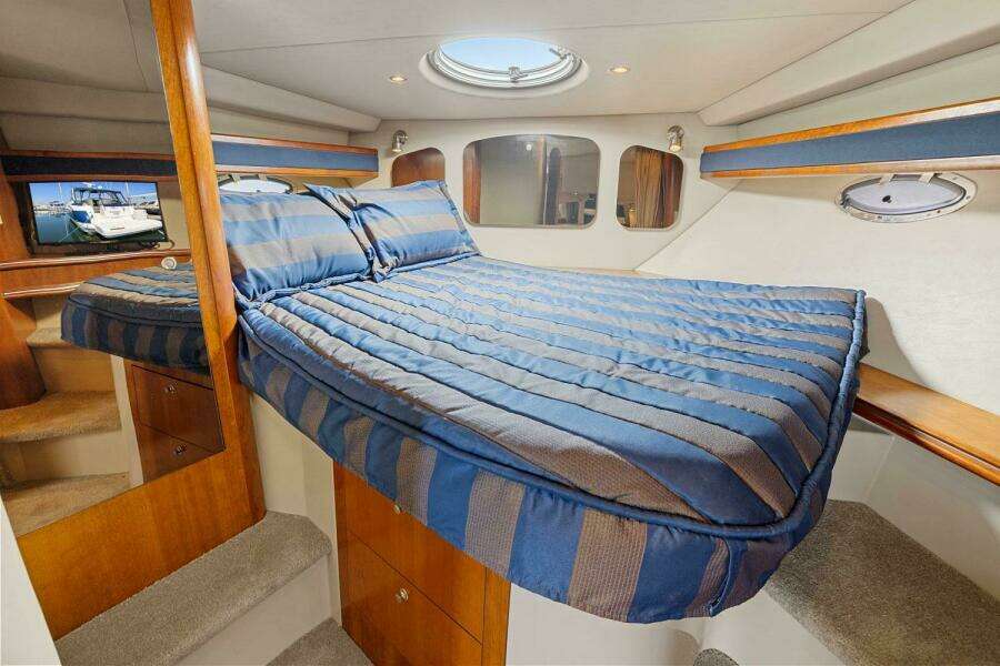 2006 Cruisers Yachts 370 Express