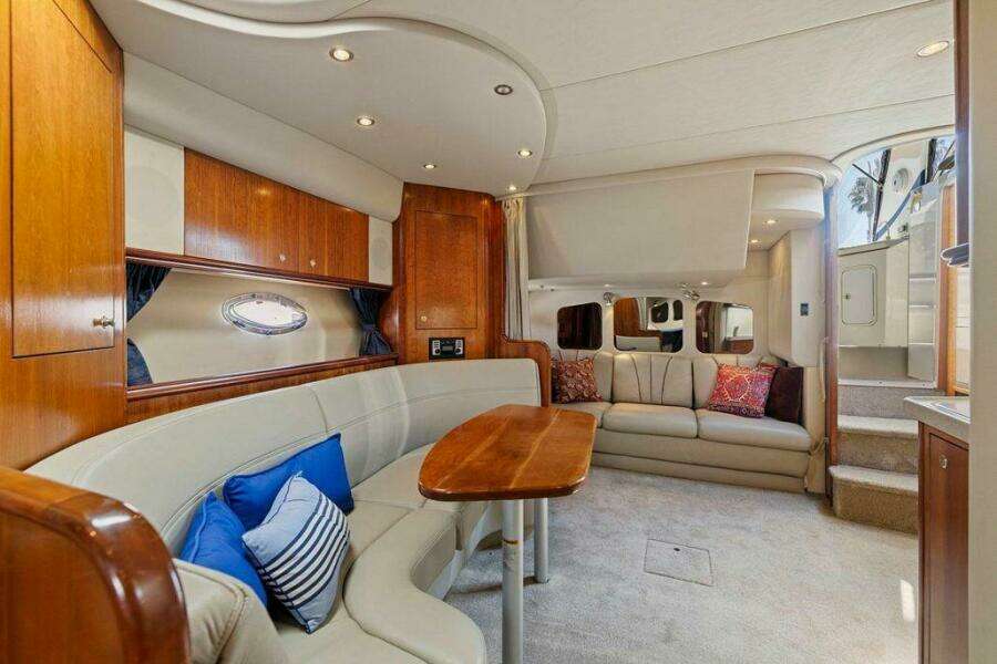2006 Cruisers Yachts 370 Express