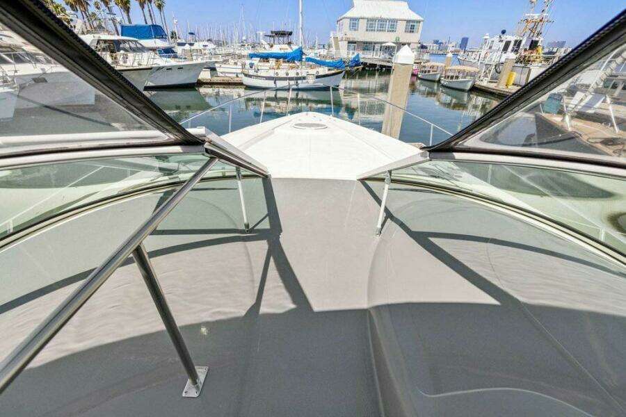2006 Cruisers Yachts 370 Express