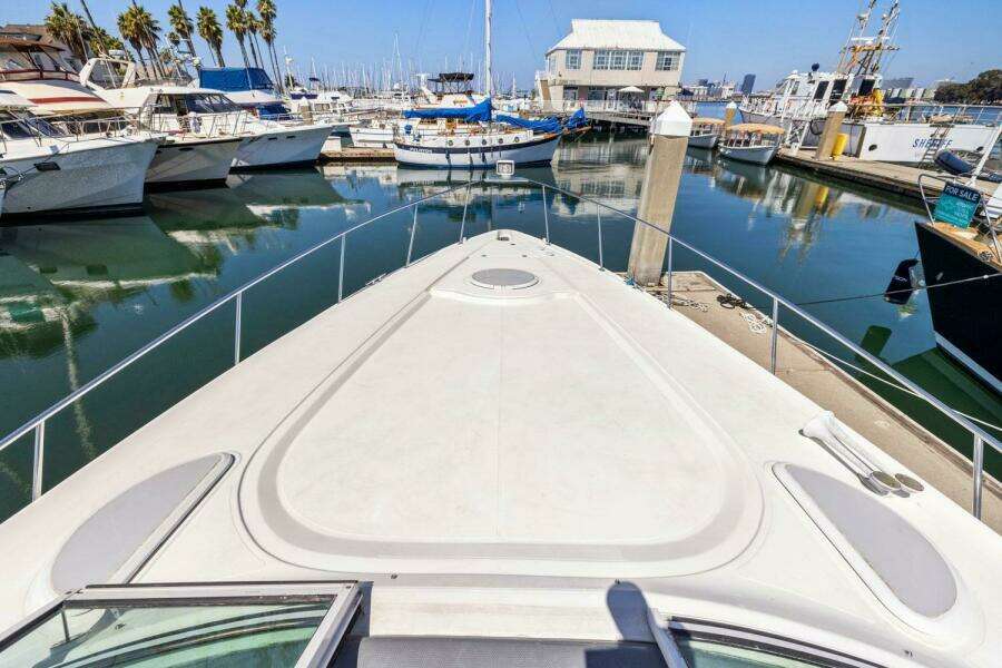 2006 Cruisers Yachts 370 Express