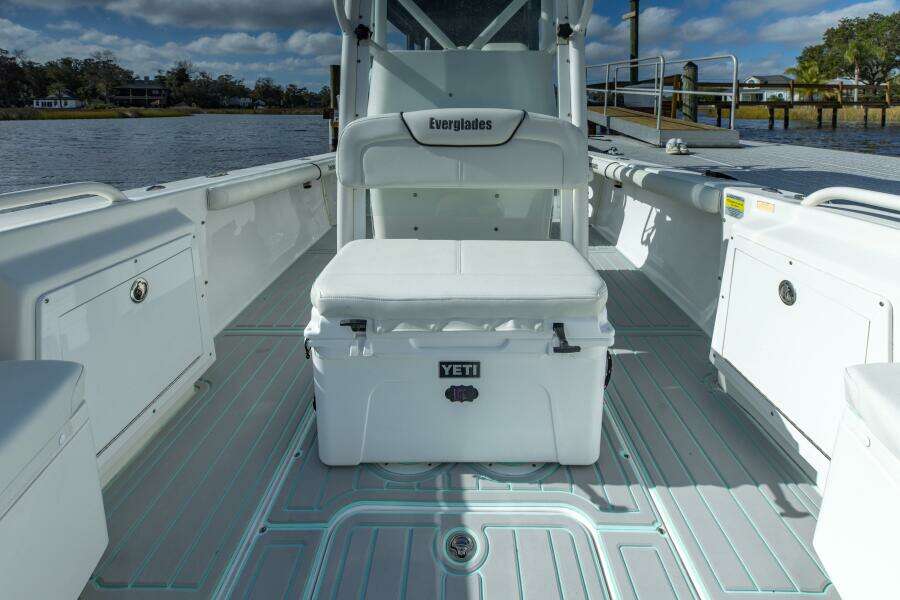 2024 Everglades 243CC