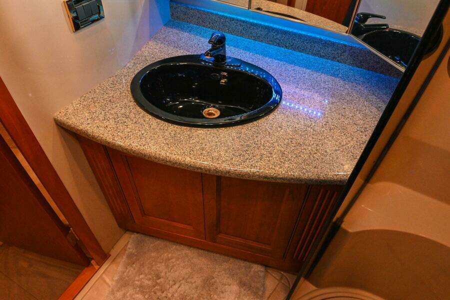 2002 Cruisers Yachts 5000 Sedan Sport