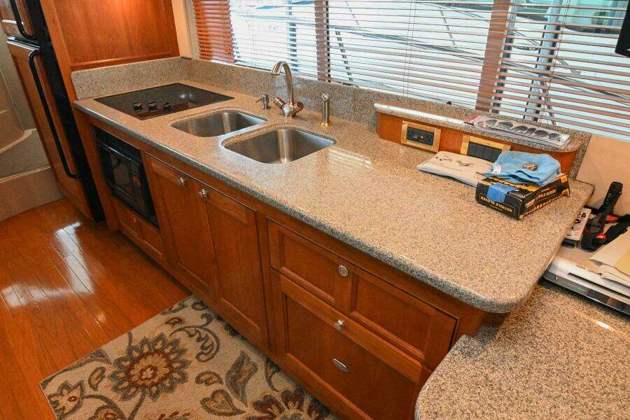 2002 Cruisers Yachts 5000 Sedan Sport