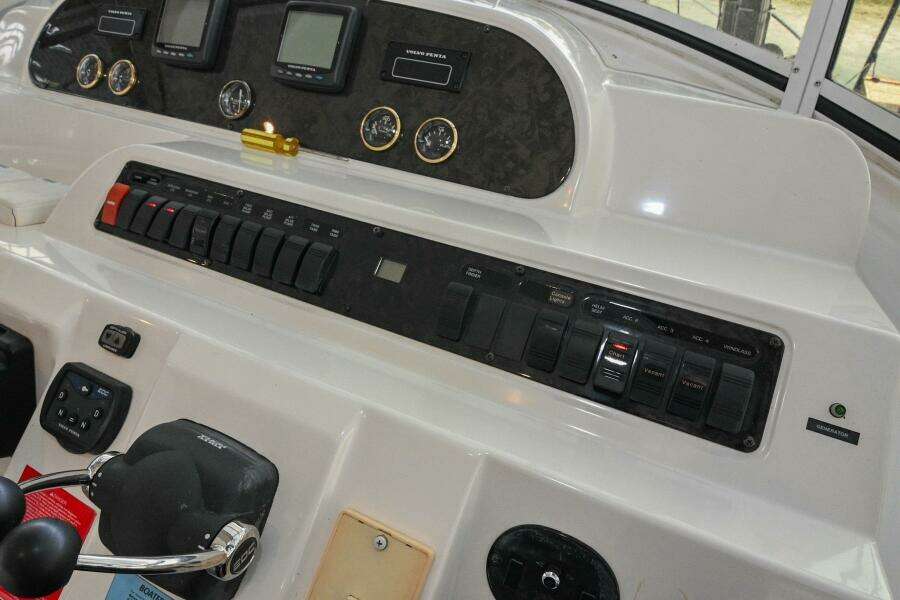 2002 Cruisers Yachts 5000 Sedan Sport