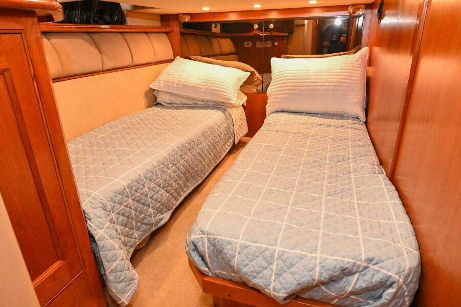 2002 Cruisers Yachts 5000 Sedan Sport