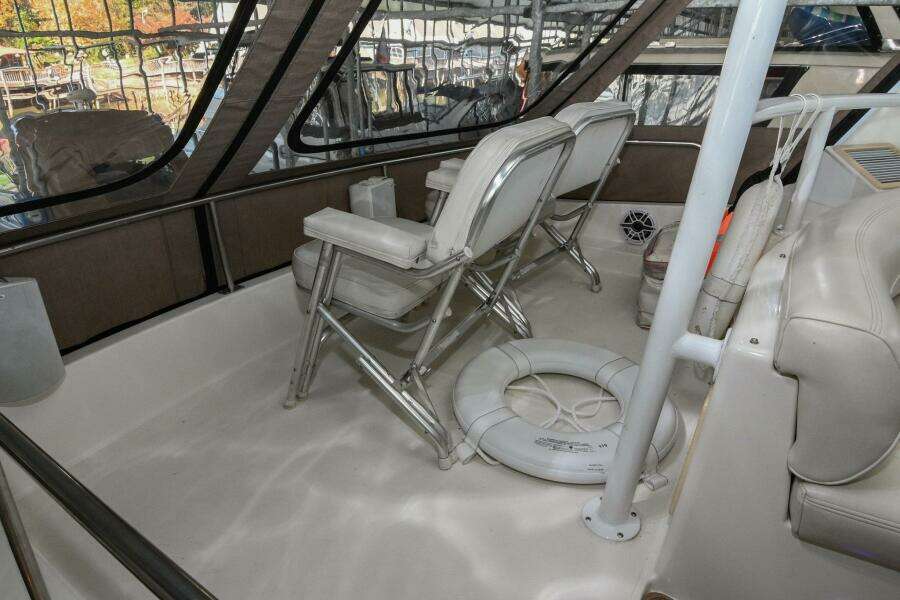 2002 Cruisers Yachts 5000 Sedan Sport