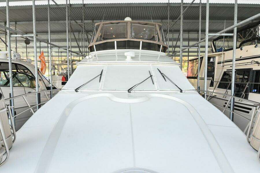 2002 Cruisers Yachts 5000 Sedan Sport