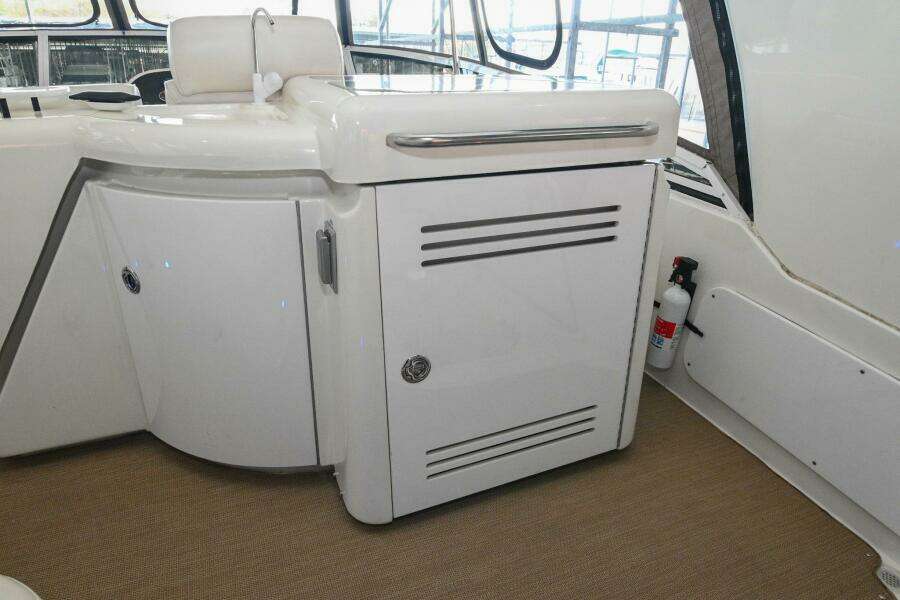 2002 Cruisers Yachts 5000 Sedan Sport