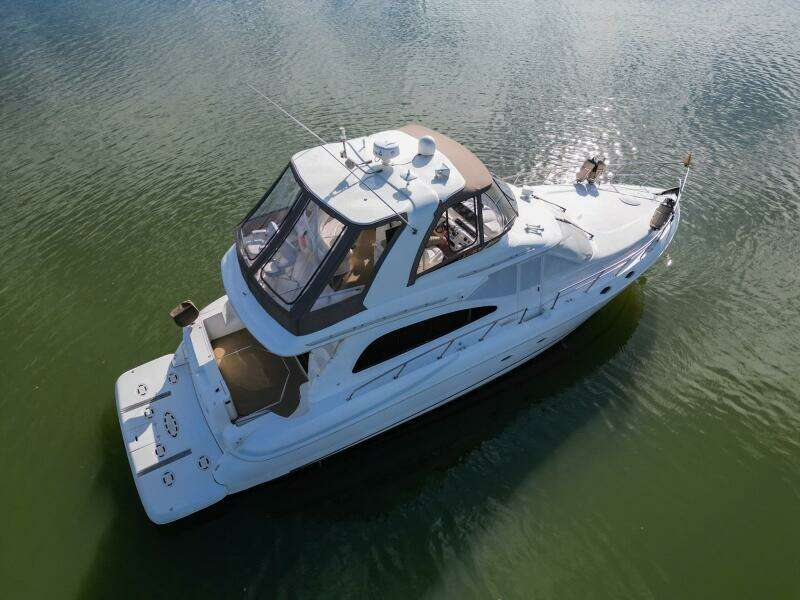 2002 Cruisers Yachts 5000 Sedan Sport