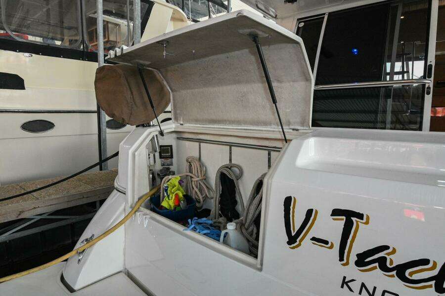 2002 Cruisers Yachts 5000 Sedan Sport