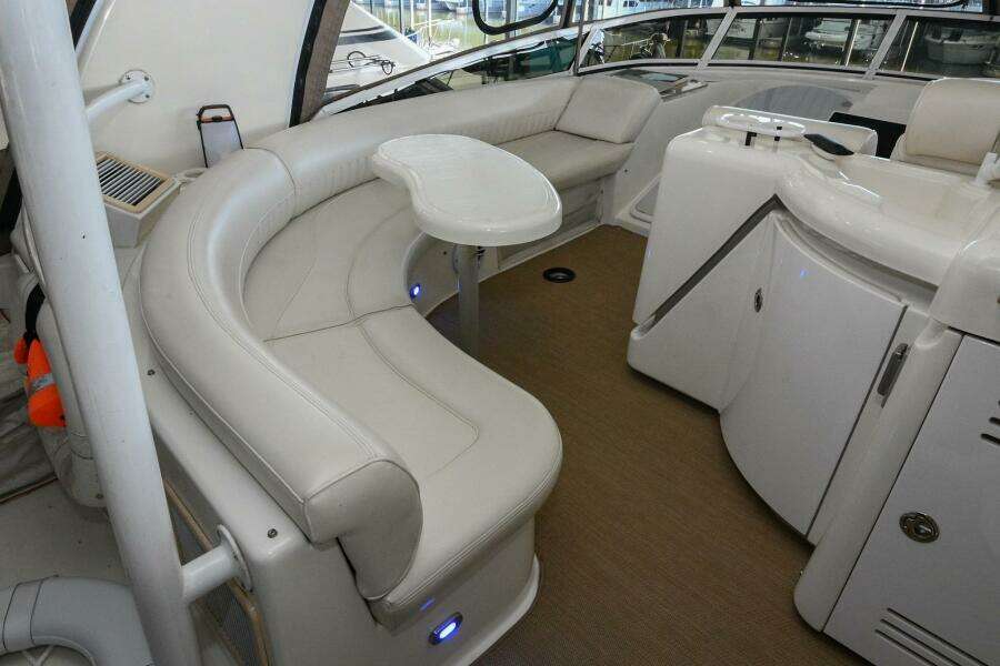 2002 Cruisers Yachts 5000 Sedan Sport