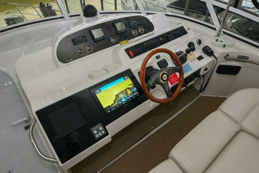 2002 Cruisers Yachts 5000 Sedan Sport