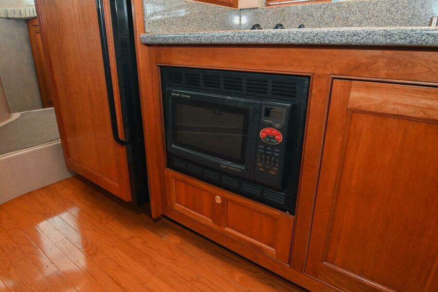 2002 Cruisers Yachts 5000 Sedan Sport