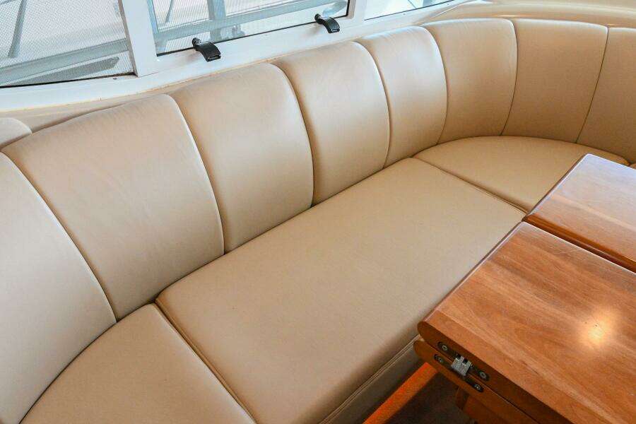 2002 Cruisers Yachts 5000 Sedan Sport