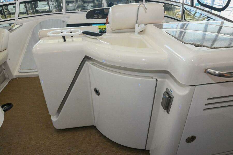 2002 Cruisers Yachts 5000 Sedan Sport