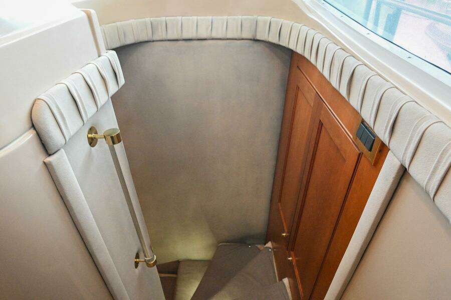 2002 Cruisers Yachts 5000 Sedan Sport