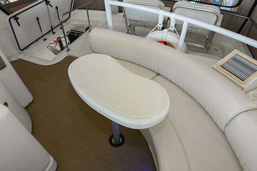 2002 Cruisers Yachts 5000 Sedan Sport