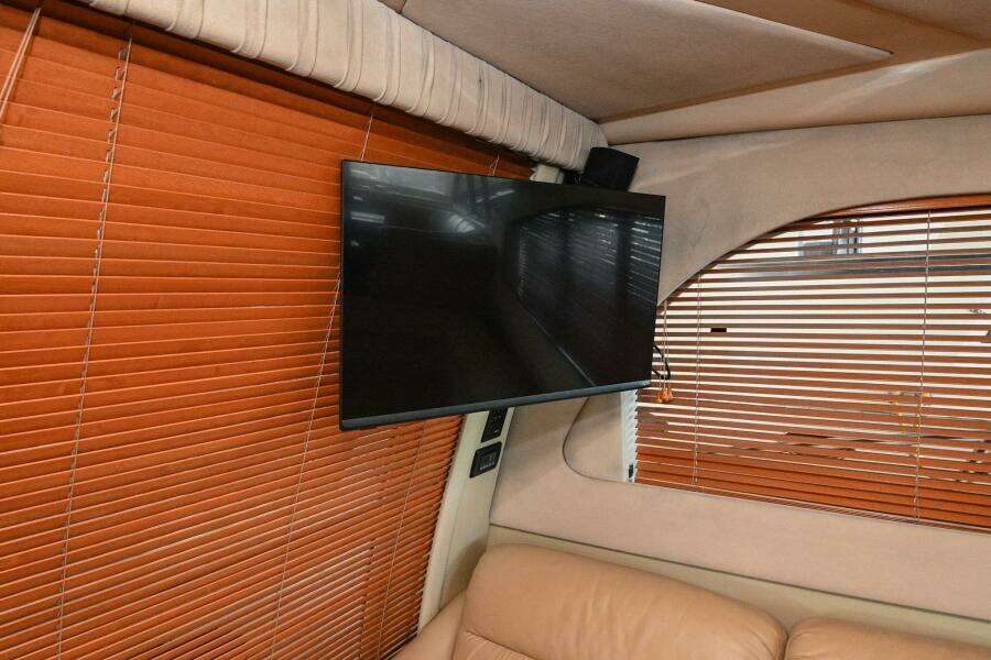 2002 Cruisers Yachts 5000 Sedan Sport