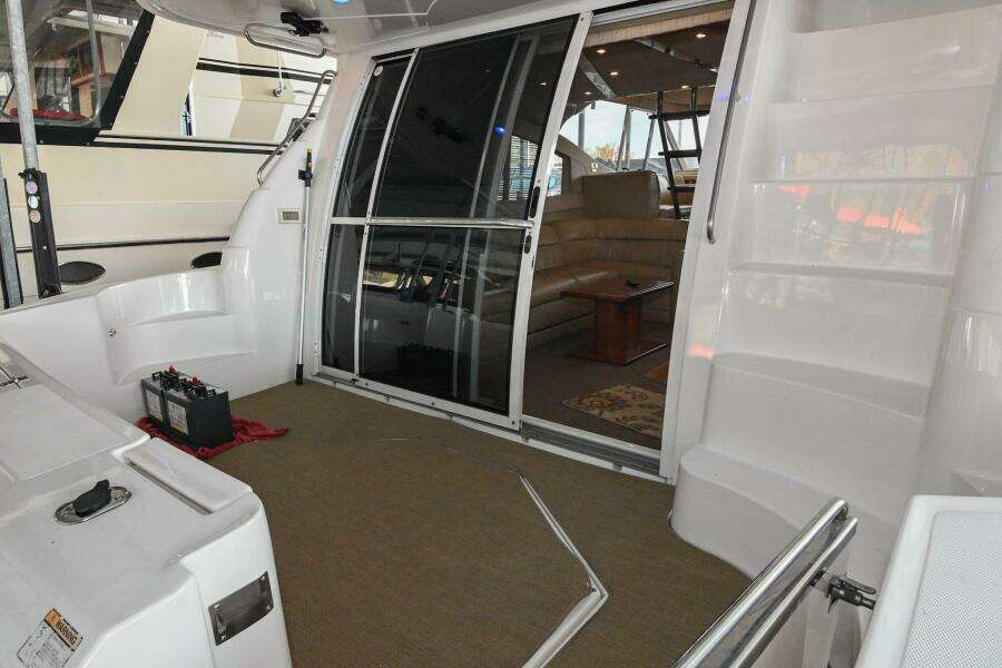 2002 Cruisers Yachts 5000 Sedan Sport