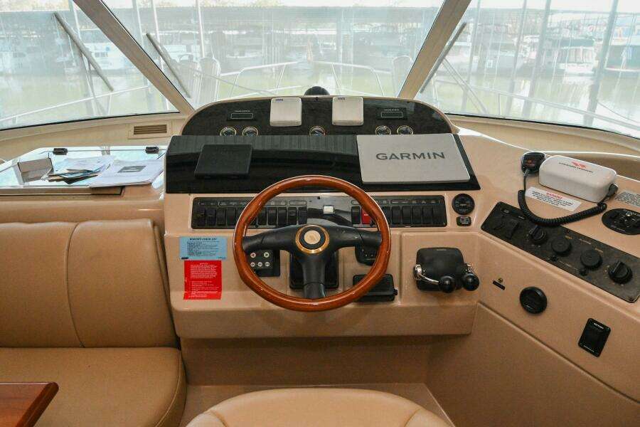 2002 Cruisers Yachts 5000 Sedan Sport