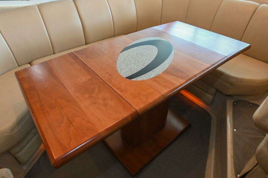 2002 Cruisers Yachts 5000 Sedan Sport