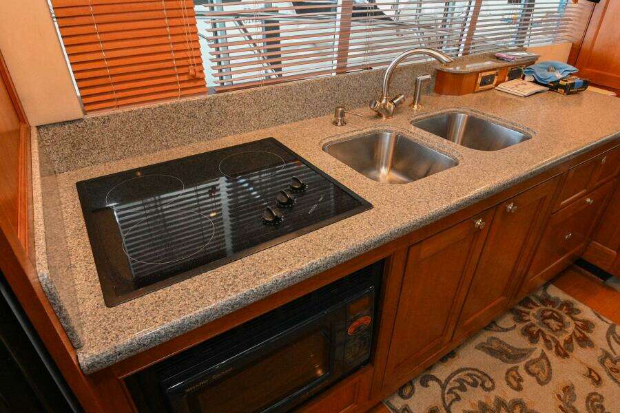 2002 Cruisers Yachts 5000 Sedan Sport