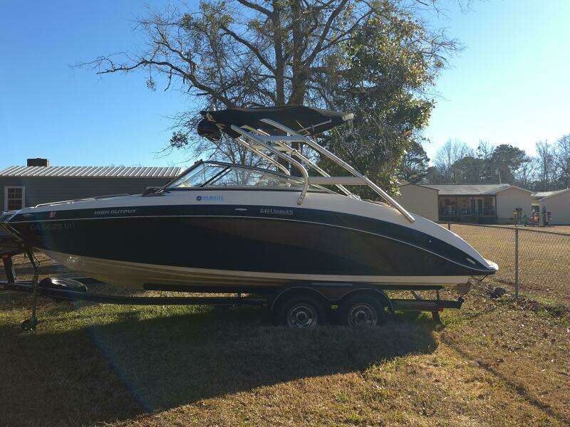 2011 Yamaha Boats 242 Limited S